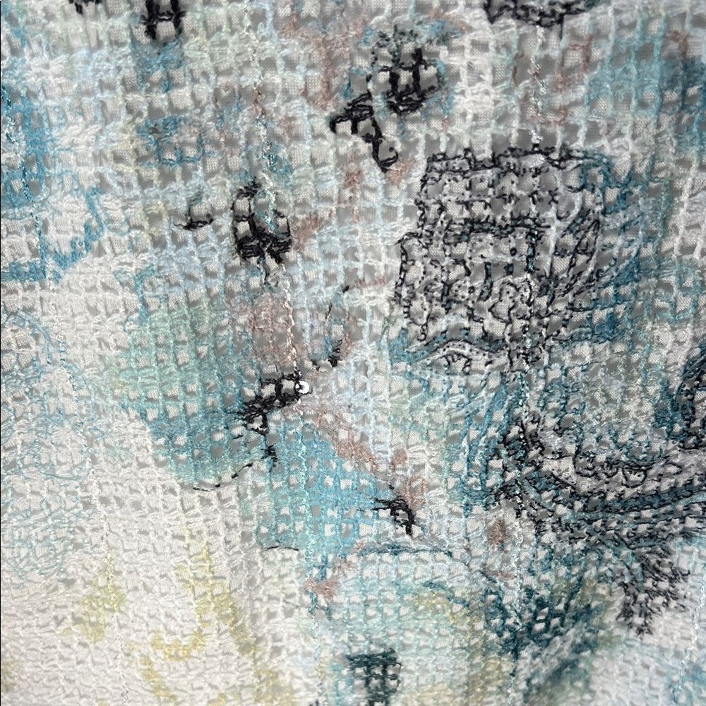 ONE WORLD Blue and Gray Patterned Blouse - Size L - Picture 2 of 8